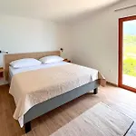 Nyaraló Front In *