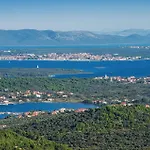 Nyaraló Front In
