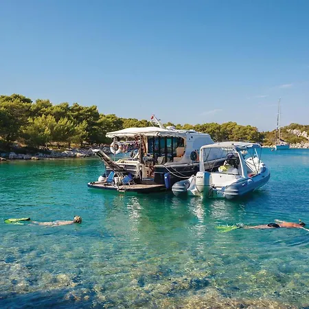 2 Bedroom Cozy In 度假居