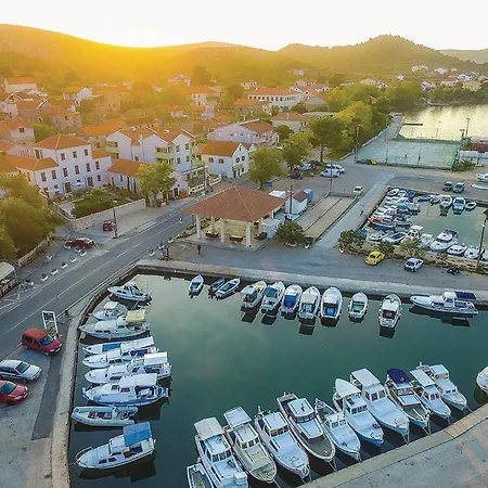 度假居 2 Bedroom Cozy In 特孔