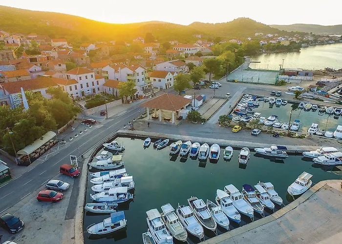 度假居 2 Bedroom Cozy In 特孔
