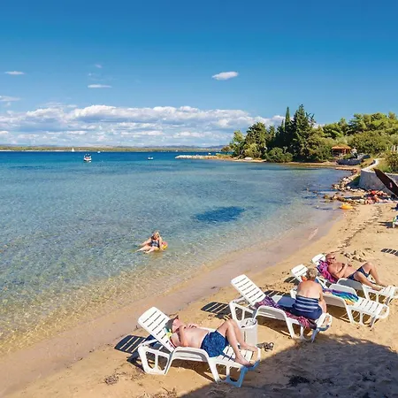 Hébergement de vacances 2 Bedroom Cozy In Tkon