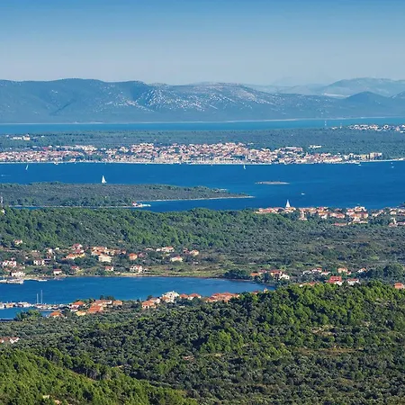 Hébergement de vacances 2 Bedroom Cozy In